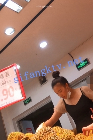 kc636（空城原创）逛超市的黑裙少妇，橙色NN包裹肉臀