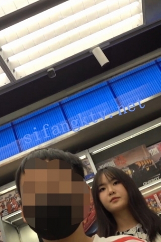 kc405（空城原创）带着弟弟买玩具的可爱花裙妹子，天蓝条纹N