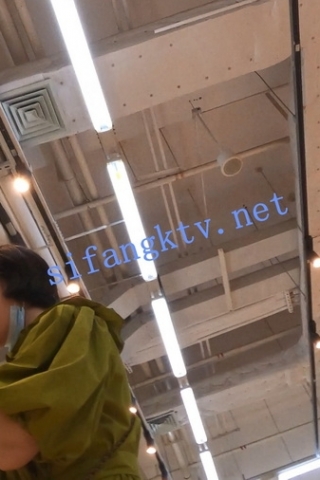 kc606（空城原创）逛超市的绿裙少妇，粉N夹翅膀