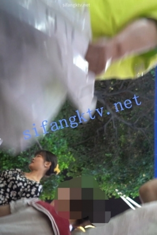 kc749（空城原创）花裙小姐姐陪男友逛夜市，黑窄N夹成丁