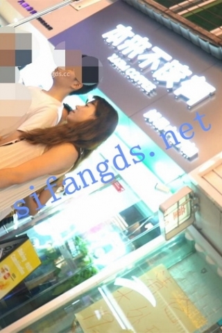 kc1245（空城原创）和男友逛街的白裙小姐姐，天蓝小N紧裹肥臀