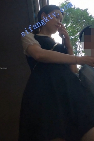 kc392（空城原创）接孩子放学的黑裙少妇，薄丝肉色小N