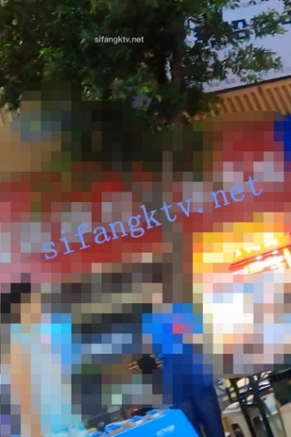 kc441（空城原创）和男友逛夜市的格子裙妹子，性感白透明N