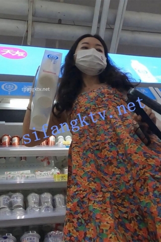 kc631（空城原创）花裙美艳少妇逛超市，被收下青色NN
