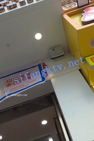 kc419（空城原创）走路去逛超市的白裙妹子，薄丝米白色NN