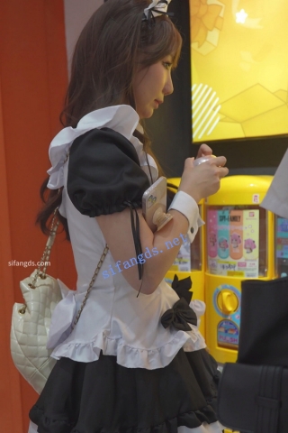 (BC-AA-460)女仆装美女逛商场..专心挑选弯腰被抄底白内
