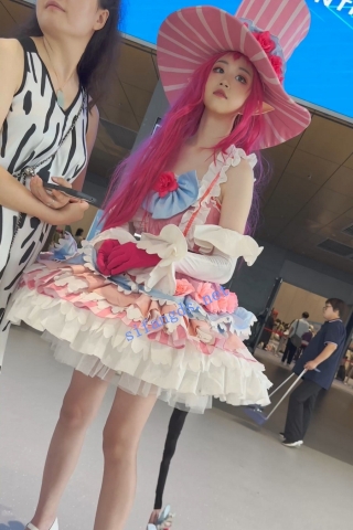 trump1114【KFC】⭐极品甜妹。身材长相实属顶级。白色内内低角度CD