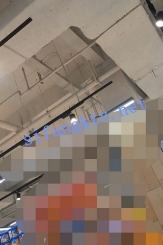 kc400（空城原创）和男友逛商场的粉色包臀裙妹子，干净白N肉臀