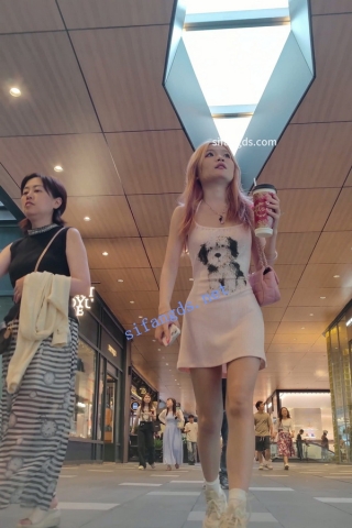 CS006【CSCD】粉色连衣裙小姐姐和家人出来旅游，白色窄内