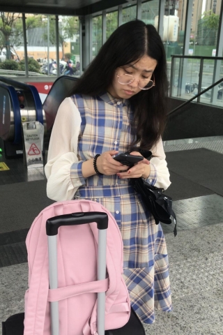 TK394-原创 投稿 抄底刚放假的大学眼镜妹子薄丝浅蓝n