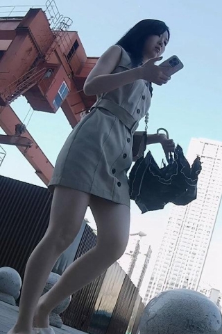 『D·D』-111-性感精致上班族，皮肤白得发光，米色窄内