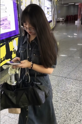 TK303-牛仔长裙眼镜妹子肉丝开闪