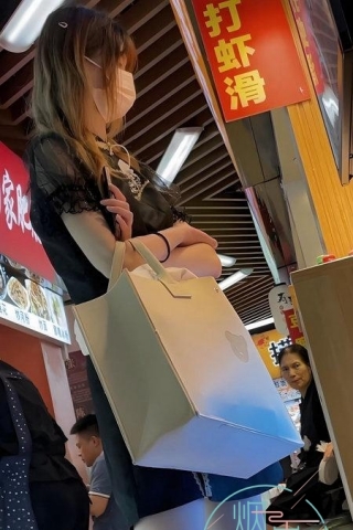 ⭐⭐⭐【KKCD㊙️】3203-无内！可爱小姐姐不穿内裤被CD黑森林