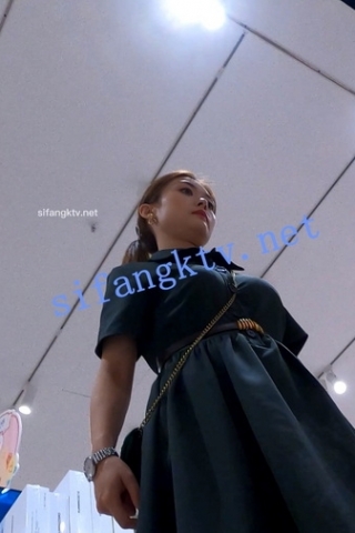 kc415（空城原创）逛商场的墨绿连衣裙美艳少妇，肉臀夹肉色N