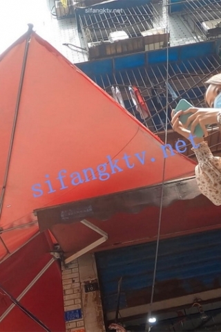 kc558（空城原创）黑色连衣裙少妇逛街，穿着可爱的粉N