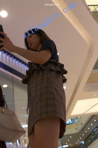 kc283（空城原创）陪妈妈逛商场的超短格子裙妹子，棕色小N翅膀