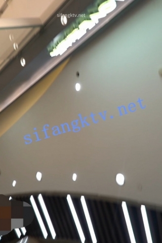 kc839（空城原创）JK裙可爱小姐姐逛商场，花花透明N包裹肉臀