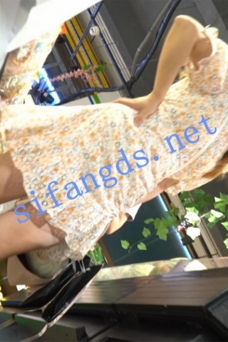 kc1248（空城原创）花裙小姐姐和家人逛超市，淡青微透N包裹肉臀