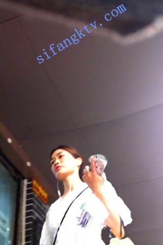 kc100（空城原创）路上强行搭讪白连衣裙少妇，收下天蓝色saoNN