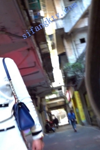 kc198（空城原创）下班买菜的白裙少妇，肉丝+红N诱惑