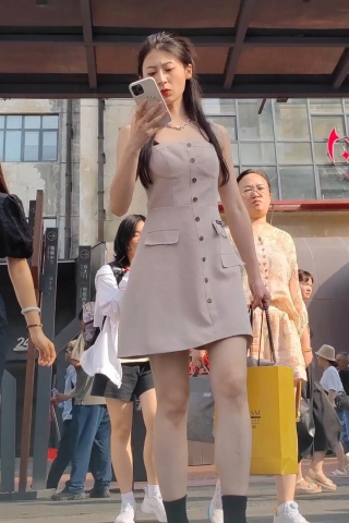 XM119性感美娇妻和闺蜜逛街，纸尿裤