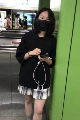 TK393-原创 投稿 抄底jk格裙眼镜妹子小粉n