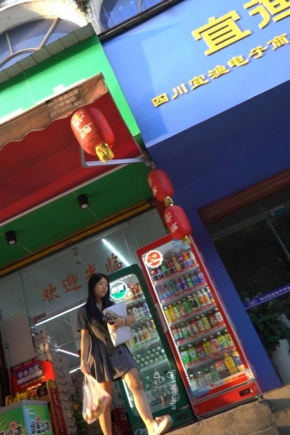 kc1465（空城原创）灰裙小姐姐灰回家路上买水果，淡灰N包裹肉臀