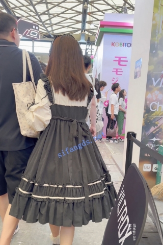 trump1276【KFC】洛丽塔裙学生妹拍照逛展·灰色内内低角度前后CD