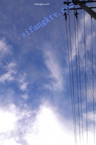 kc127（空城原创）跟拍买菜回家的翘臀妹子，米白色N包裹着翘臀