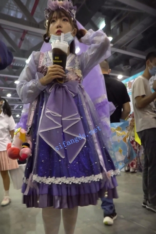 【xxn-146】紫色国风花裙美女..花纹白丝袜配无痕卡通内