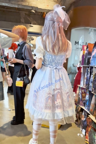 trump1133【KFC】白丝萝莉塔学生妹拍照。骚宅内翘起屁股黑乎乎一片