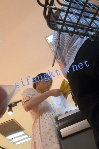 kc571（空城原创）超市购物的花长裙可爱妹子，天蓝N包裹肉臀