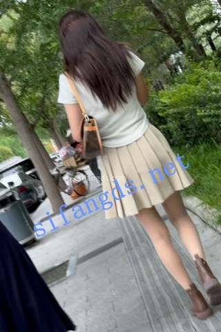 csg006原创抄底肉丝少妇貌似被发现