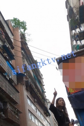 kc435（空城原创）性感短裙少妇带孩子看中医，肉臀夹sao丁