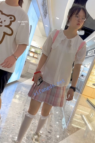 trump1237【KFC】制服JK学生妹逛街。白色过膝袜白色内内前后CD可爱系