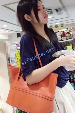 【日产精选】021开闪透明蕾丝内美女。正面无毛露B相当骚