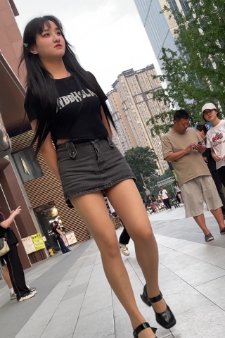 MG002【芒果CD】粉红连衣裙少妇和牛仔裙乖乖女