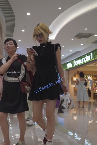 (BC-AA-484)美妆店CD金发小姐姐..弯腰无痕内贴镜头湿了还露毛