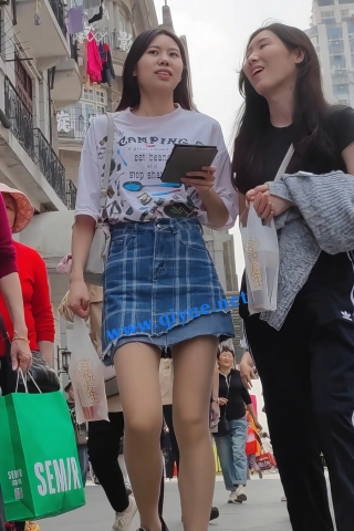 【KXCD】515格子短裙肉色丝袜小姐姐和闺蜜逛街，白色内内