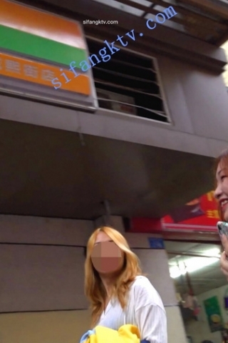 kc195（空城原创）丝袜CD两部，学校门口CD俩黑裙丝袜少妇