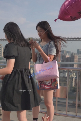 (BC-AA-426)超短牛仔裙小姐姐拍照打卡..微透白内夹进屁股缝