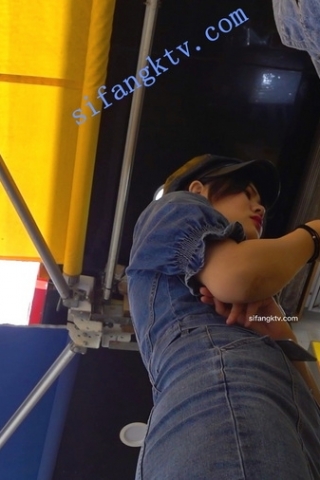 kc184（空城原创）买奶茶的微胖小姐姐，暗红窄N尽显诱惑