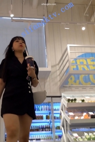 kc282（空城原创）逛商场的漂亮黑裙小姐姐，淡紫色小NN