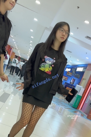 trump1189【KFC】一直跳骚舞蹈的学生妹·短裙网袜白内·一直CD到女厕