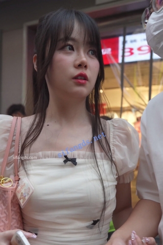 (BC-AA-470)蕾丝公主裙美女逛街..浅黄内配清凉高跟贴脸拍