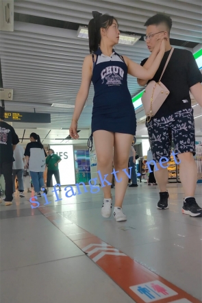 【KXCD】133蓝色包臀裙微胖小姐姐，DZK肥臀夹的看不到