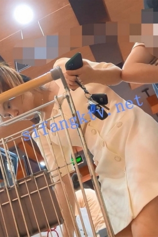 kc579（空城原创）逛超市的白裙少妇，紧致灰N包裹肉臀