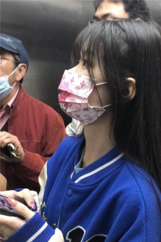 TK388-原创 投稿 抄底jk蓝裙肉丝漂亮妹子